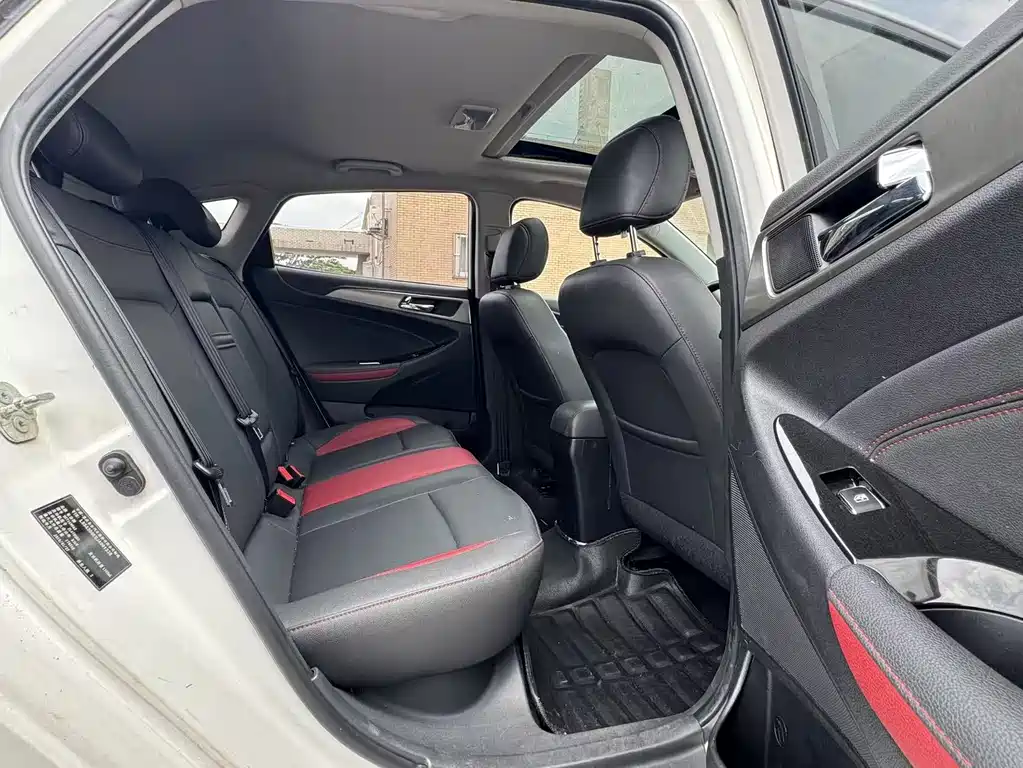 Changan Eado XT 2018 — фото 11