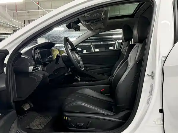 Hyundai Elantra 2023