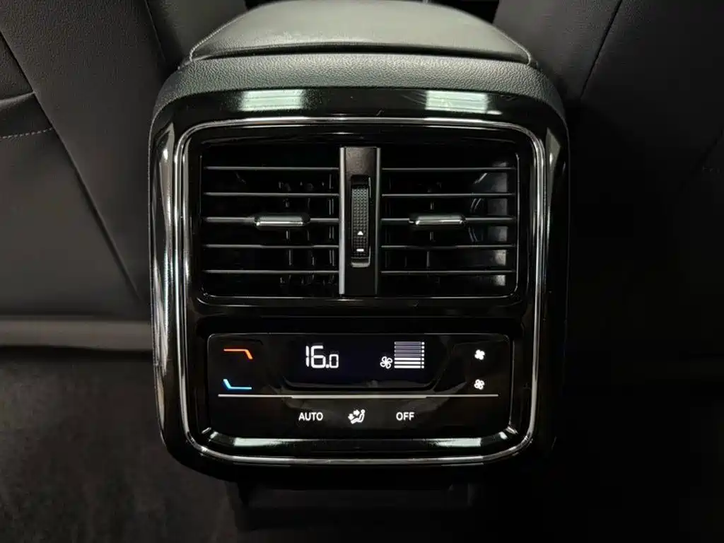 Volkswagen Passat 2023 — фото 15
