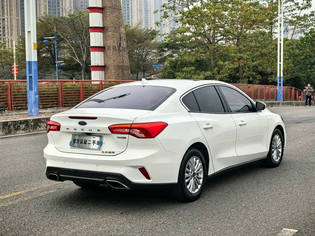 Ford Focus 2021 — фото 10