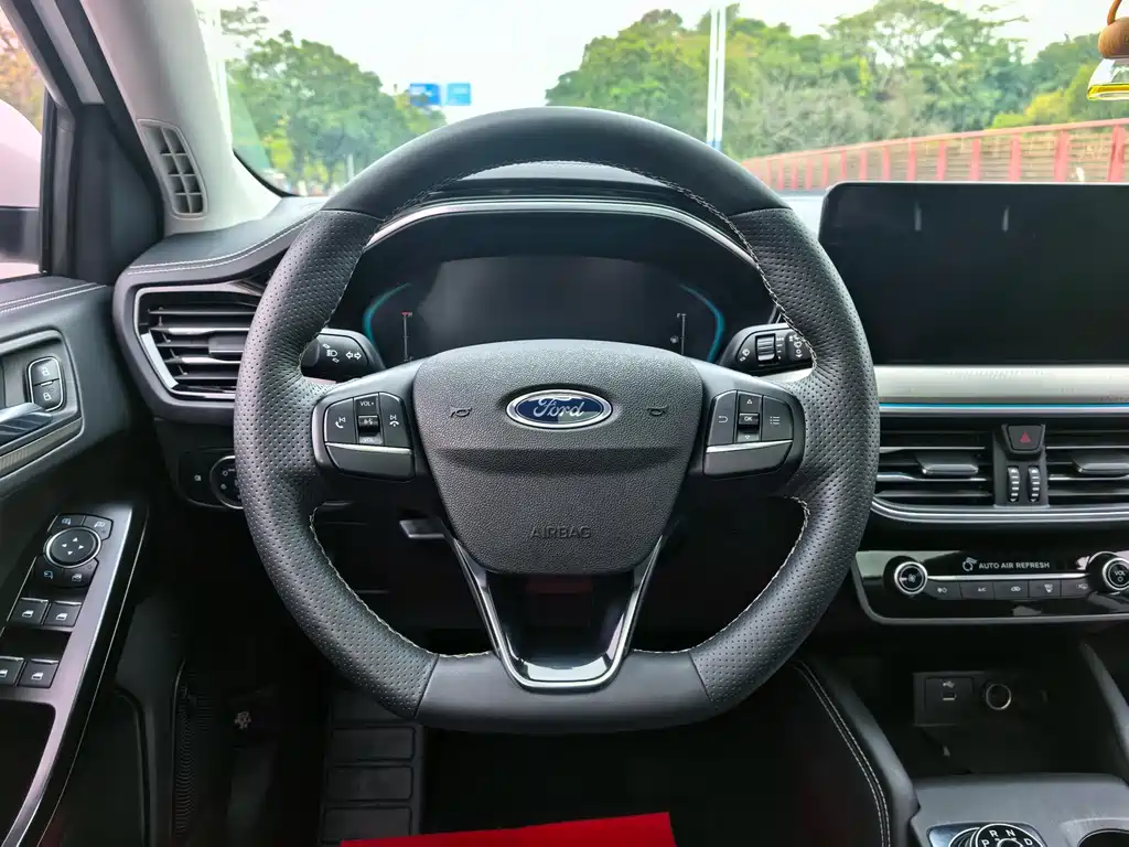 Ford Focus 2021 — фото 16