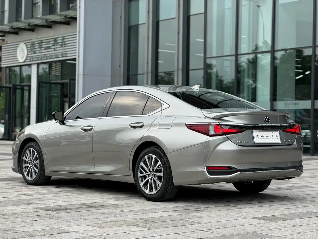 Lexus ES 2022 — фото 4