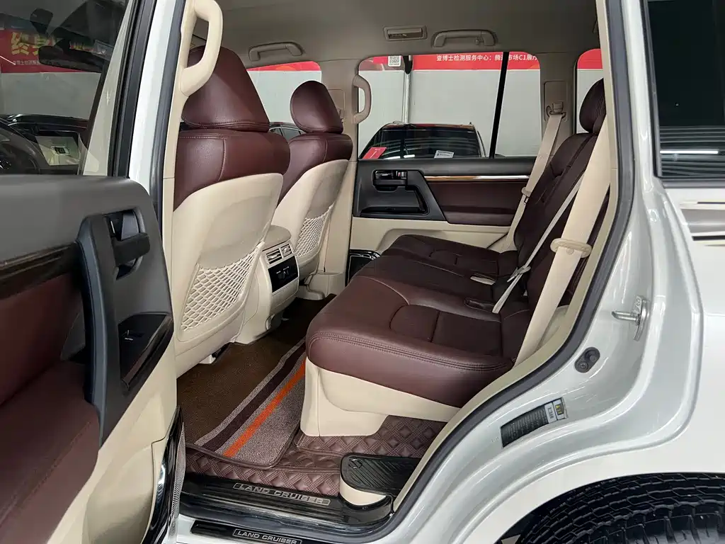 Toyota Land Cruiser 2019 — фото 8