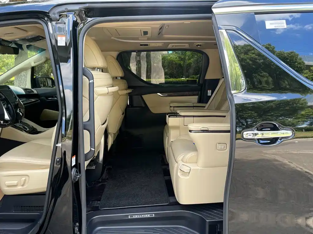 Toyota Vellfire 2021 — фото 12