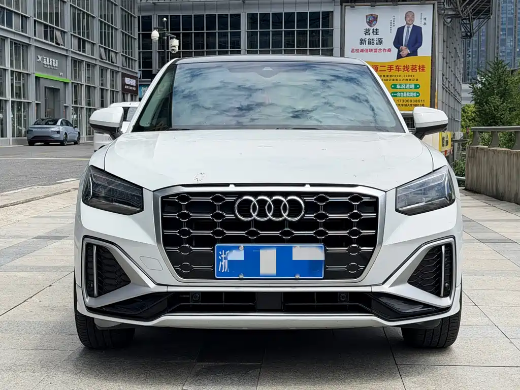 Audi Q2L 2022 — фото 2