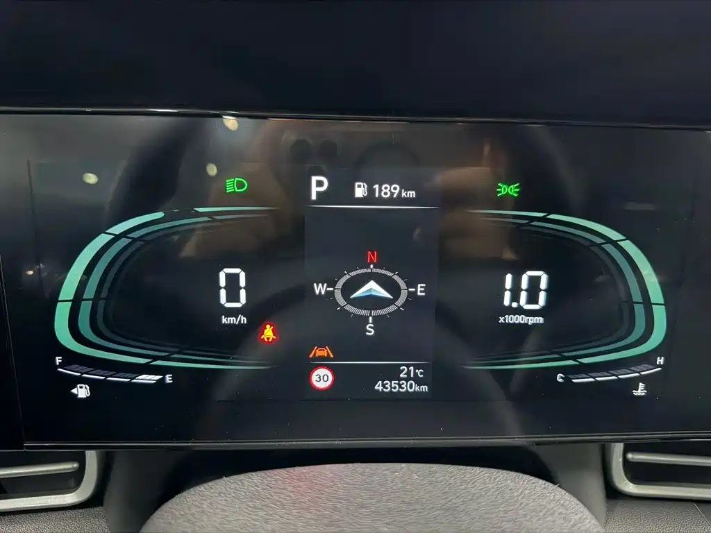 Hyundai Elantra 2023 — фото 12