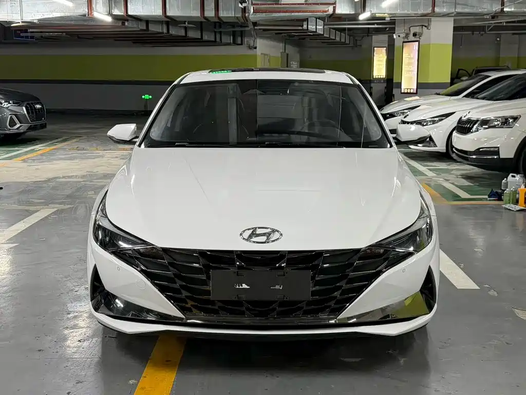 Hyundai Elantra 2023 — фото 2