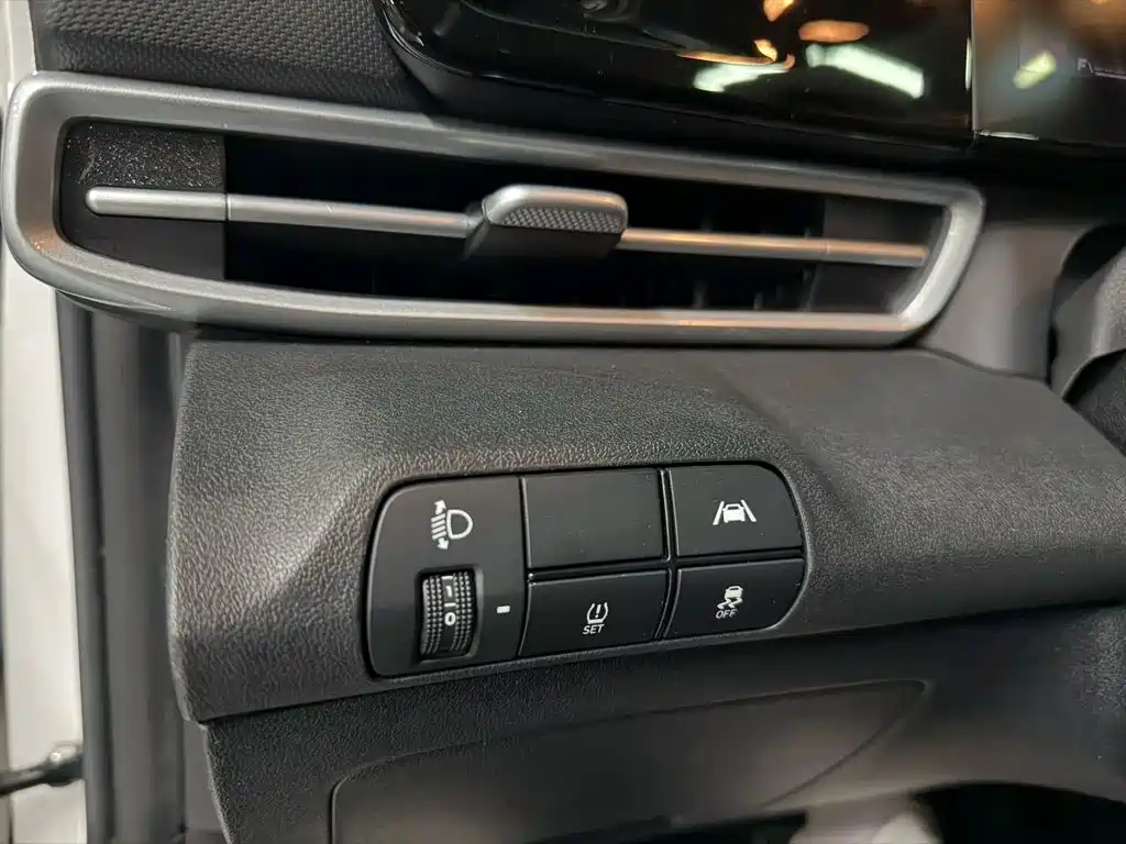 Hyundai Elantra 2022 — фото 10