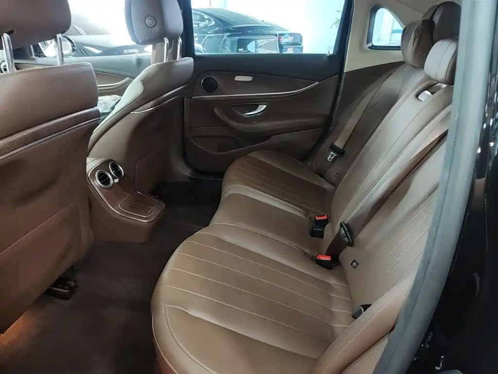 Mercedes-Benz E-Class 2023 — фото 17