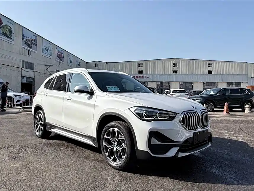 BMW X1 2022 — фото 3
