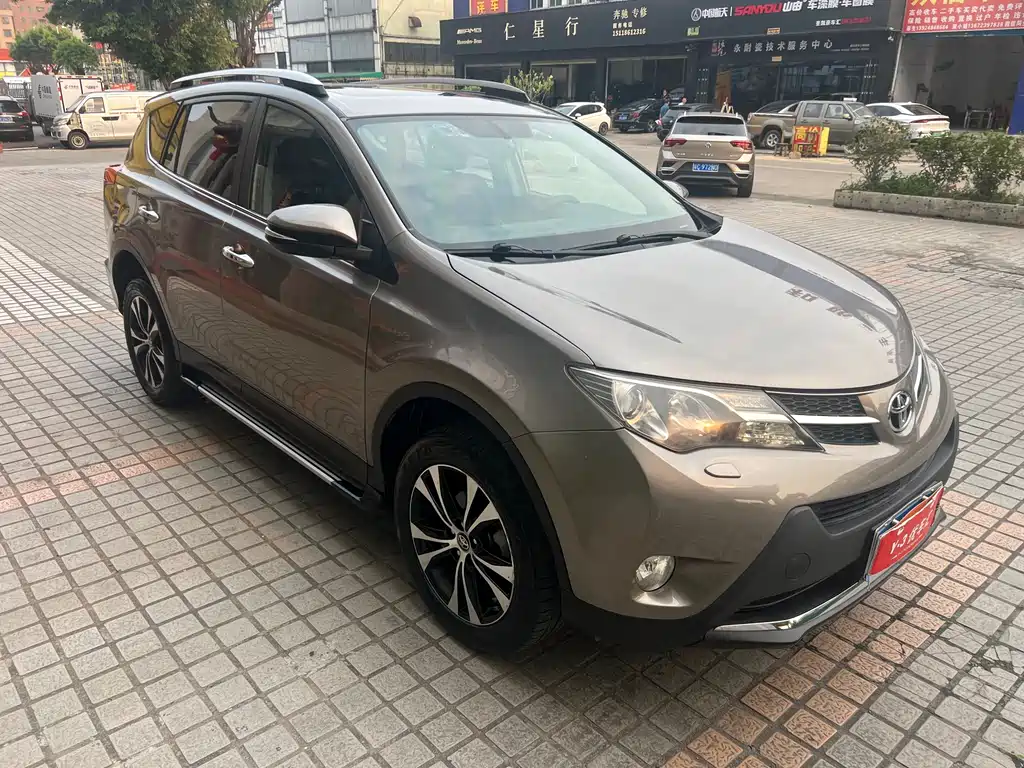 Toyota RAV4 2015 — фото 3