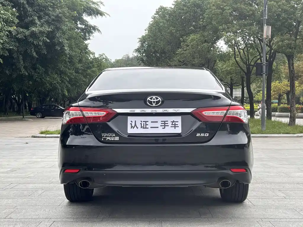Toyota Camry 2018 — фото 10