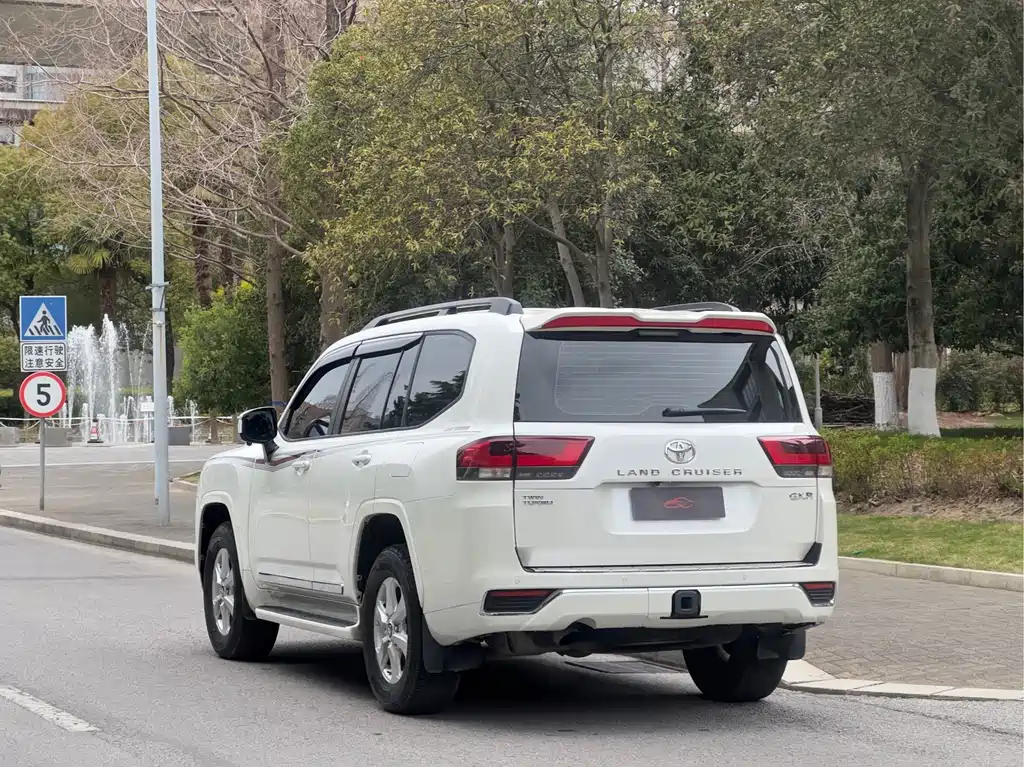 Toyota Land Cruiser 2023 — фото 5