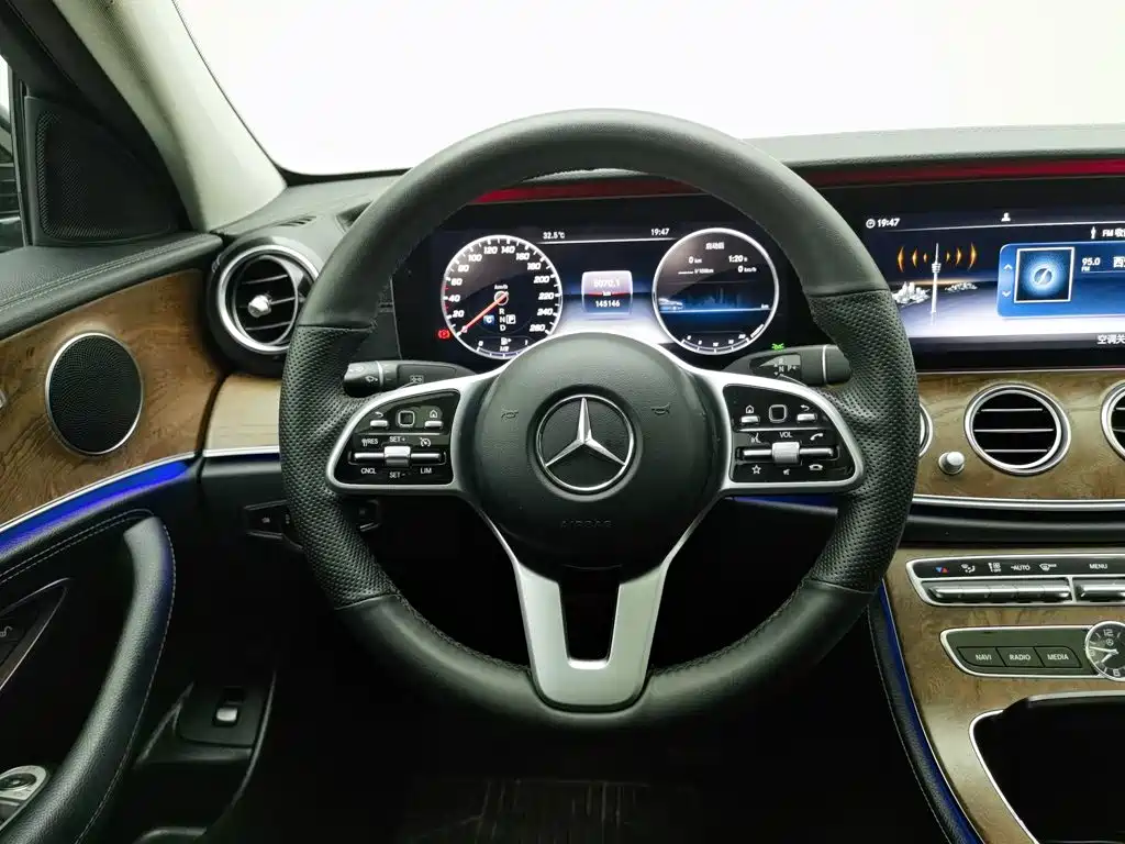 Mercedes-Benz E-Class 2019 — фото 11