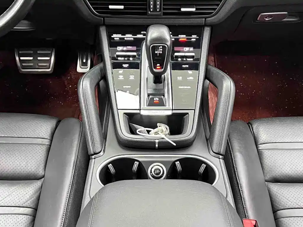 Porsche Cayenne 2019 — фото 20