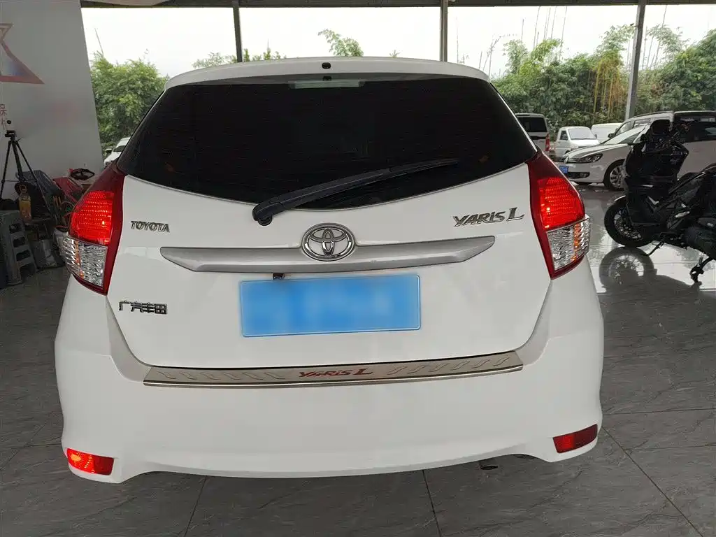 Toyota Yaris L 2015 — фото 5