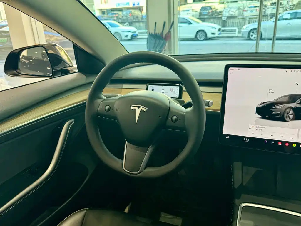 Tesla Model 3 2023 — фото 11