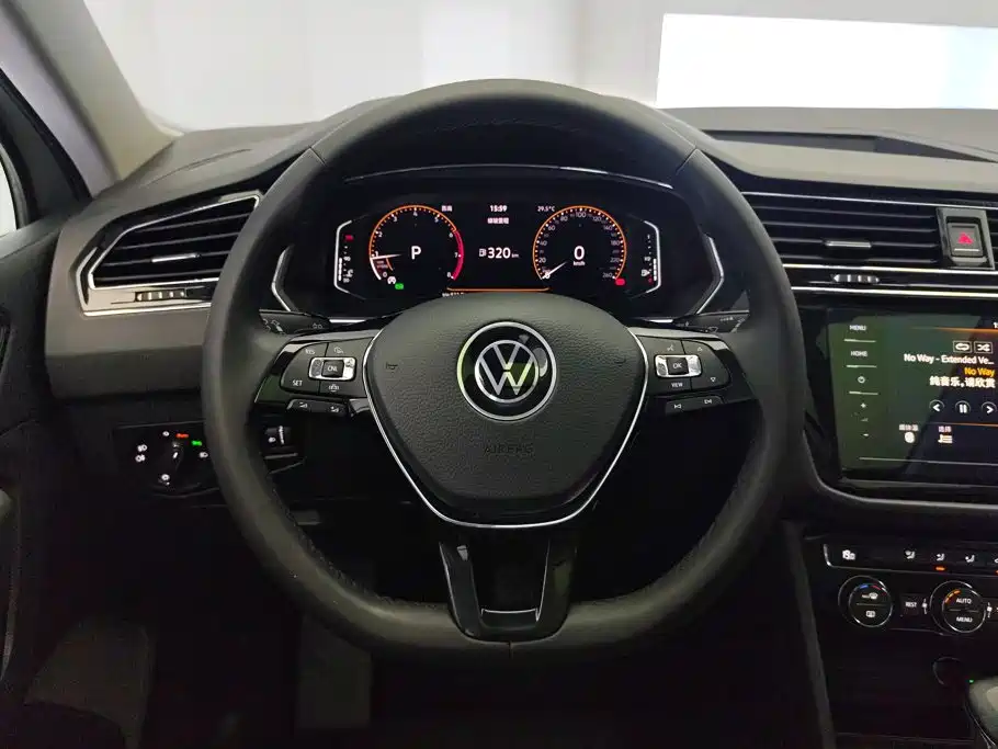 Volkswagen Tiguan L 2021 — фото 15