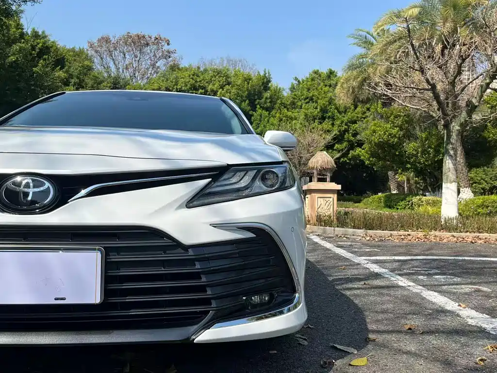 Toyota Camry 2023 — фото 10