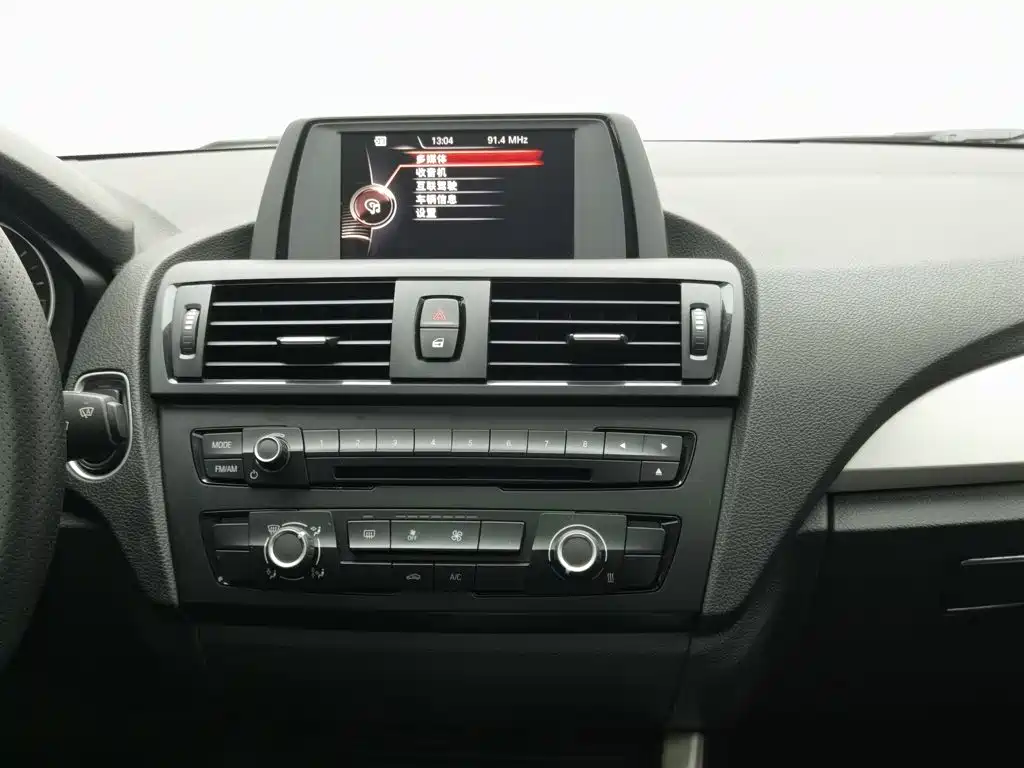 BMW 1 Series 2015 — фото 12