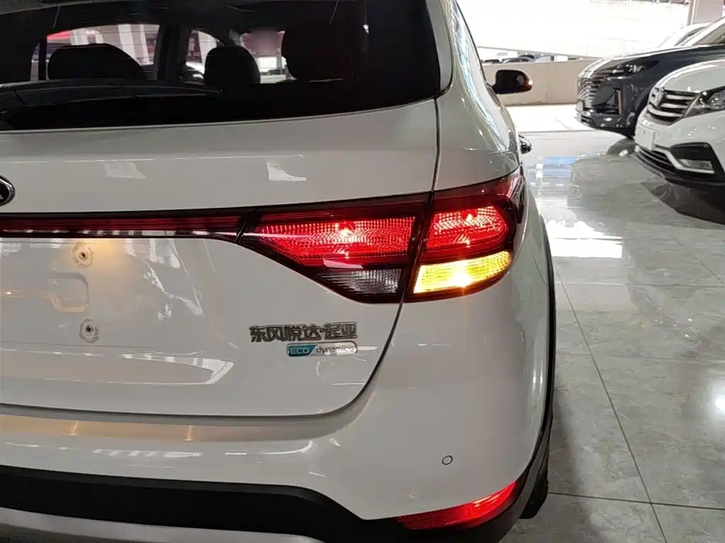 Kia KX Cross 2018 — фото 8