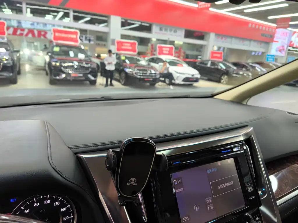 Toyota Alphard 2020 — фото 10