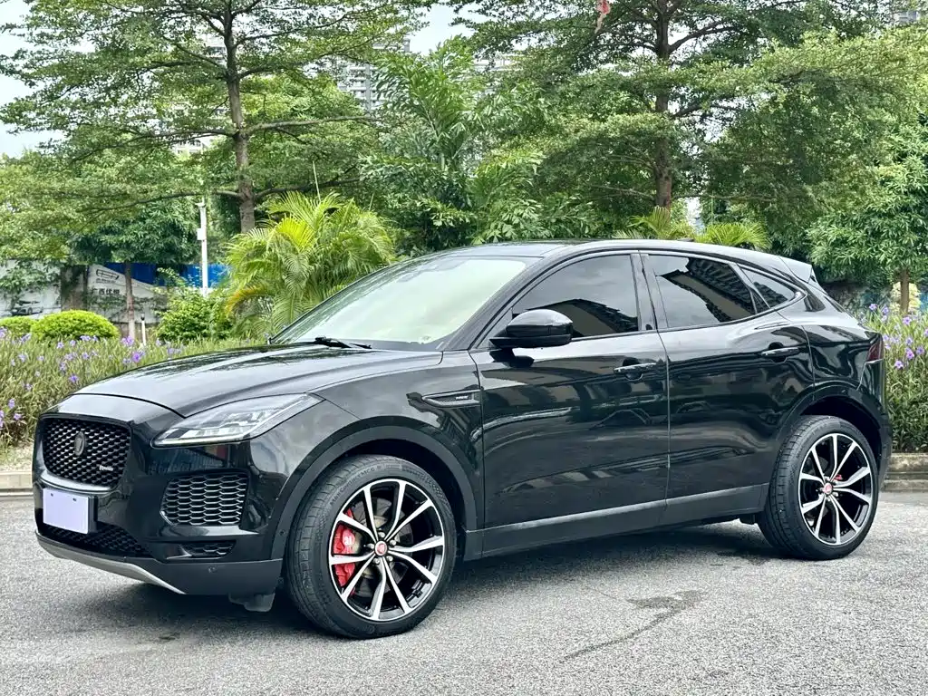 Jaguar E-PACE 2019 — фото 1