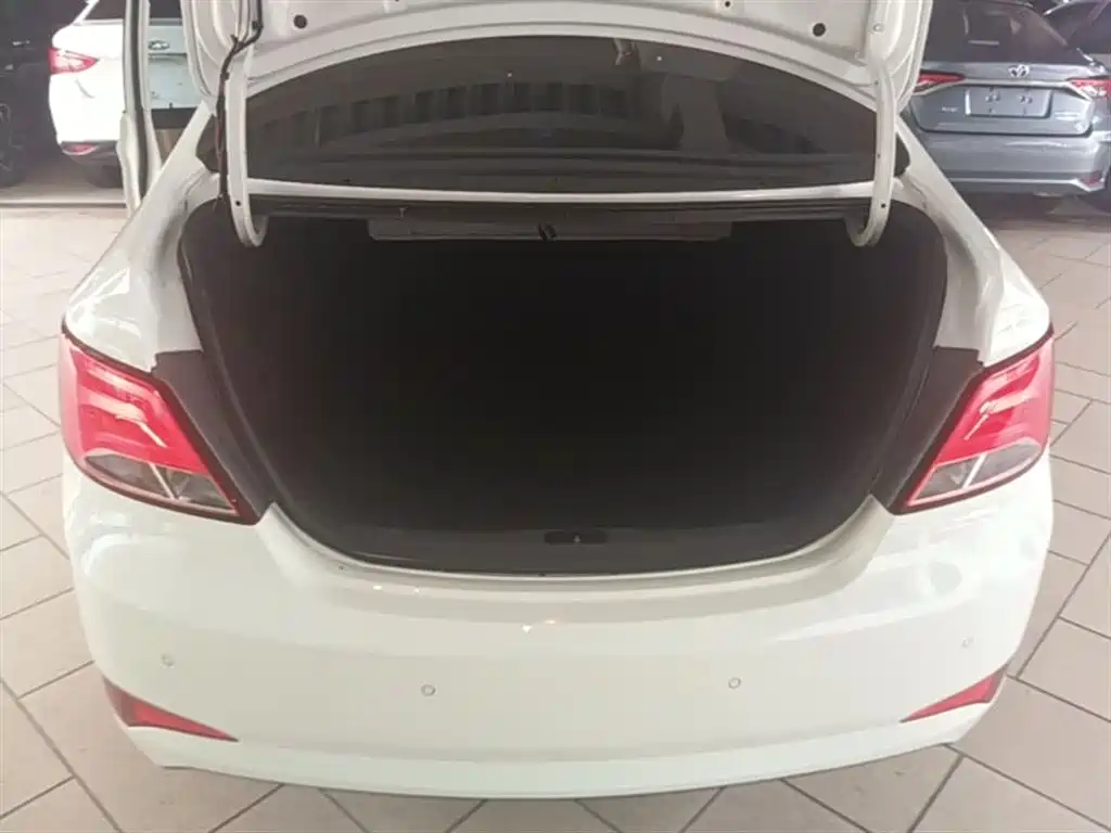 Hyundai Verna 2016 — фото 19