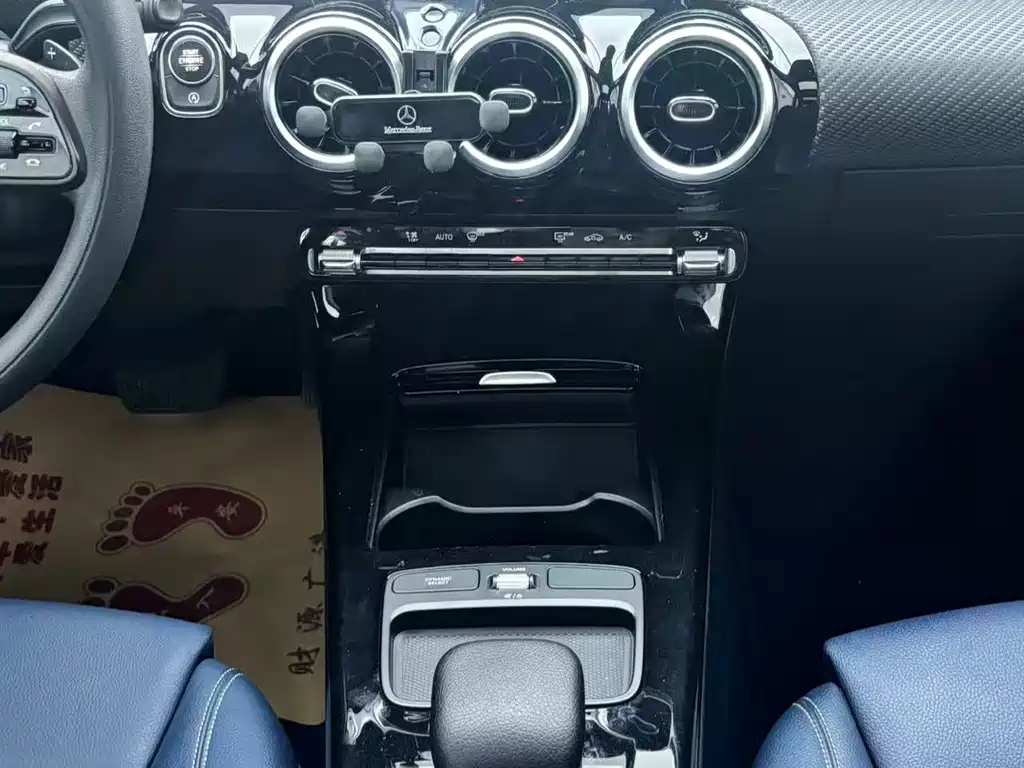 Mercedes-Benz A-Class 2019 — фото 13