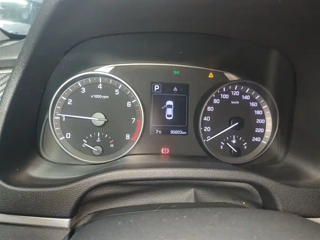 Hyundai Elantra 2018 — фото 12