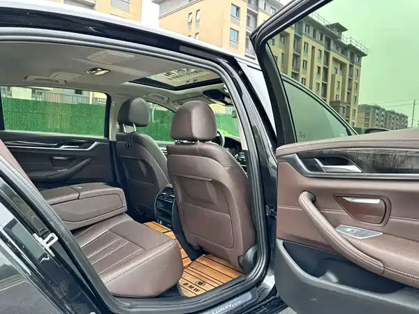 BMW 5 Series 2021
