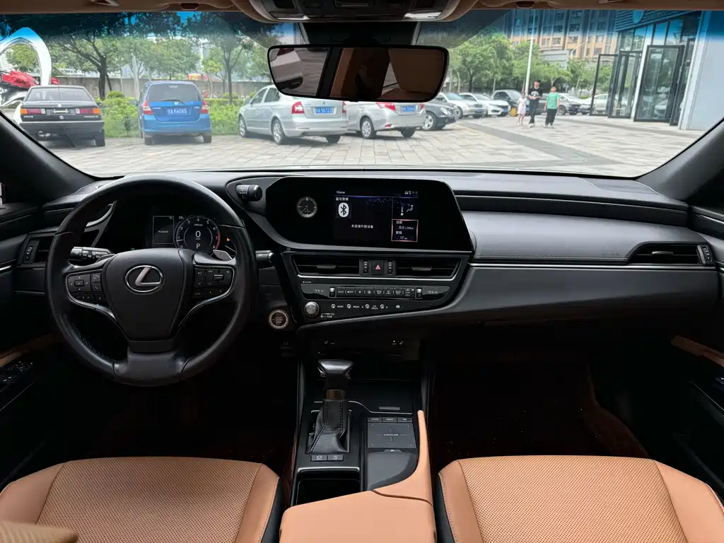 Lexus ES 2022 — фото 12