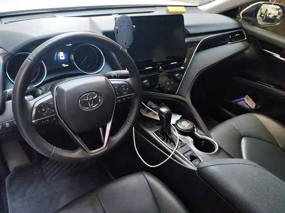 Toyota Camry 2022 — фото 12