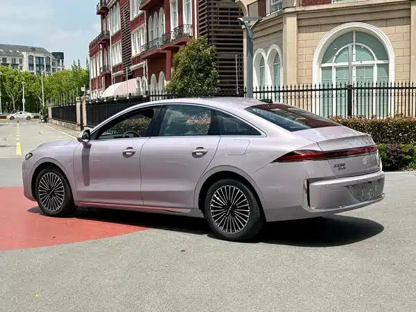 Roewe M7 DMH 2025