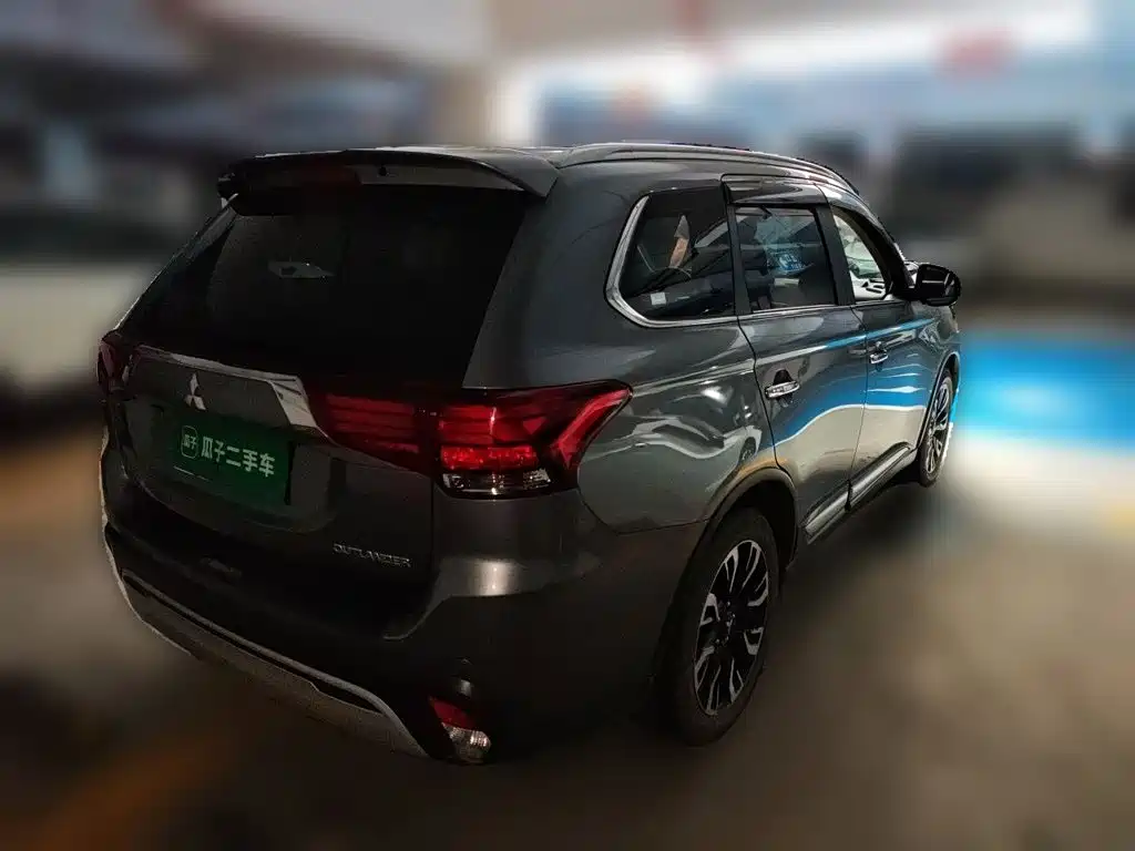 Mitsubishi Outlander 2020 — фото 4