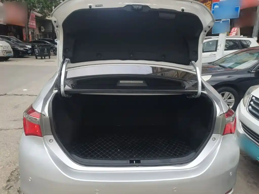 Toyota Corolla 2018 — фото 19
