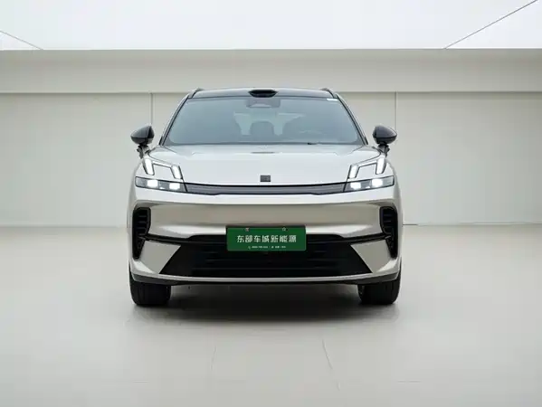 Lynk & Co 08 EM-P 2025