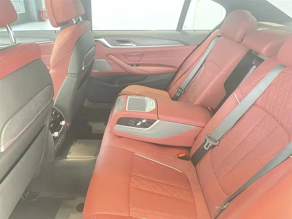 BMW 5 Series 2023 — фото 13