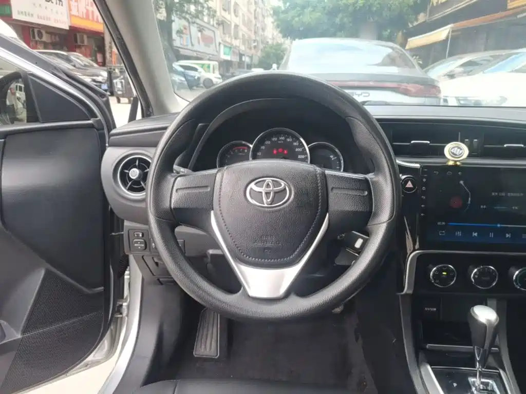 Toyota Corolla 2018 — фото 11