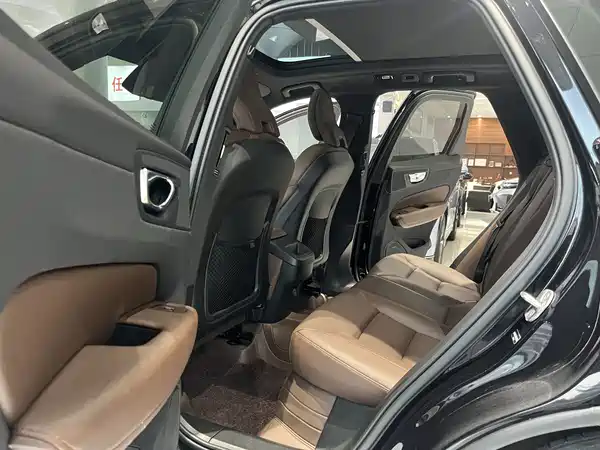 Volvo XC60 2025