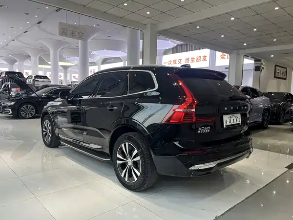 Volvo XC60 2025