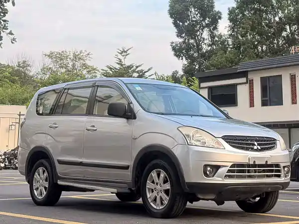 Mitsubishi Junge 2014