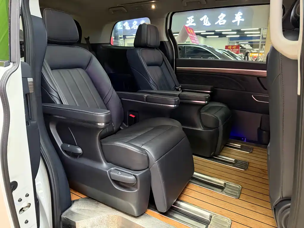 GAC Trumpchi M8 2019 — фото 17