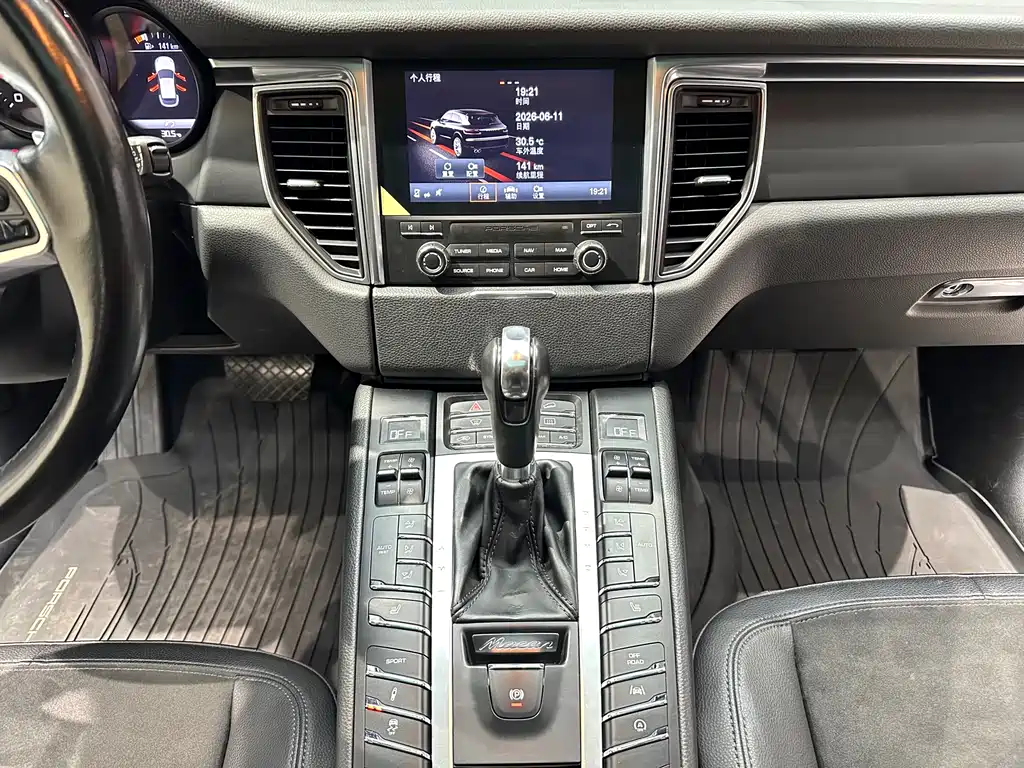 Porsche Macan 2018 — фото 14