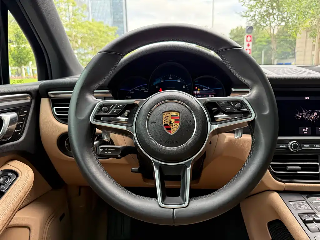 Porsche Macan 2019 — фото 10