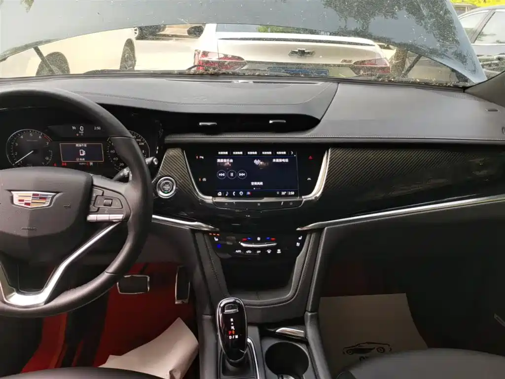 Cadillac XT6 2021 — фото 13