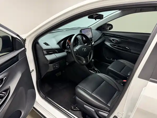 Toyota Yaris L 2022