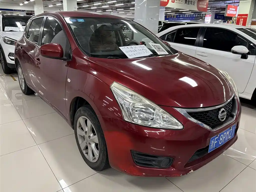 Nissan Tiida 2015