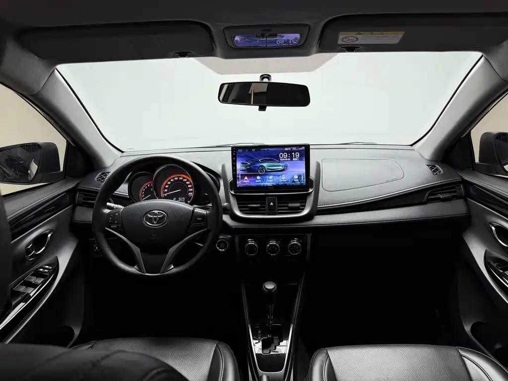 Toyota Yaris L 2022 — фото 12