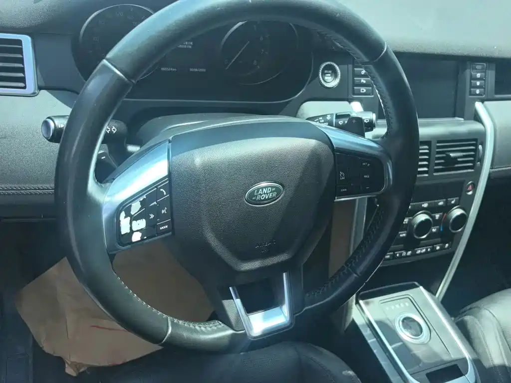 Land Rover Discovery Sport 2017 — фото 12